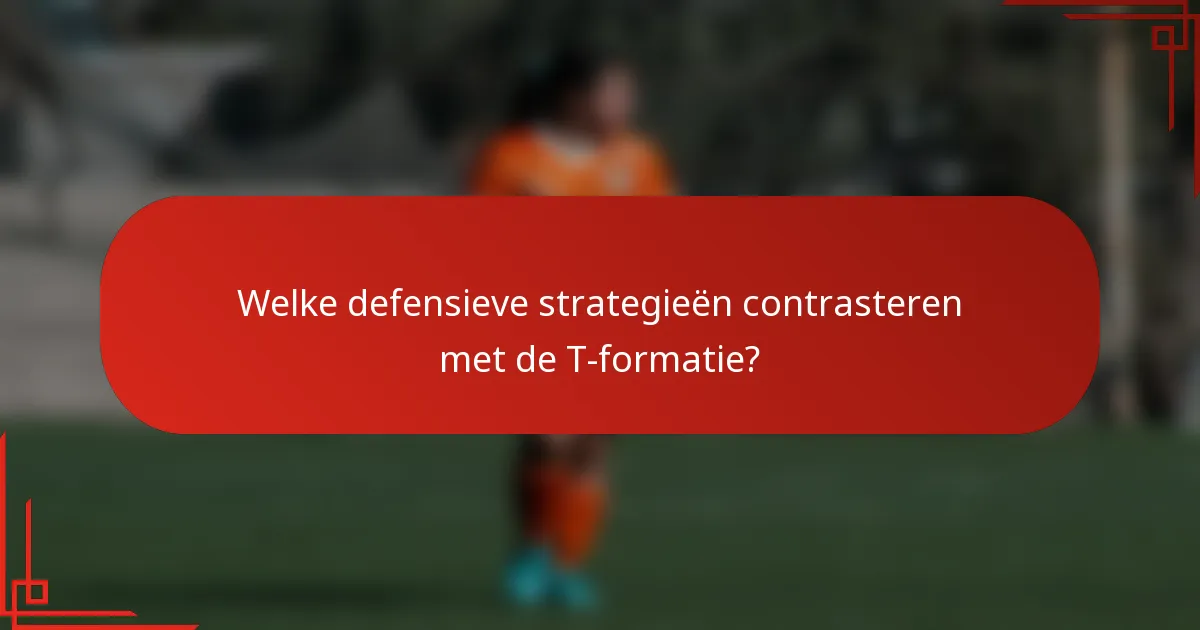 Welke defensieve strategieën contrasteren met de T-formatie?